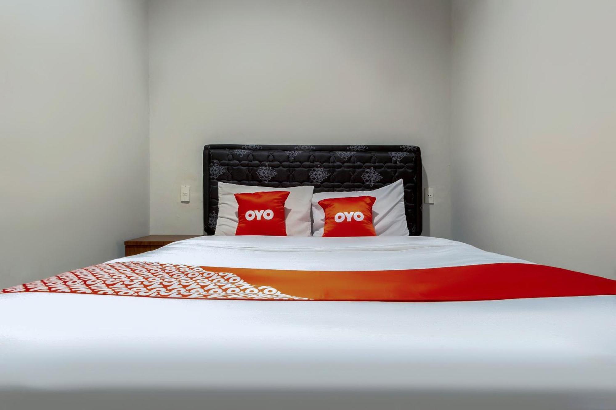 Super Oyo 2345 Homestay Jaya Медан Экстерьер фото