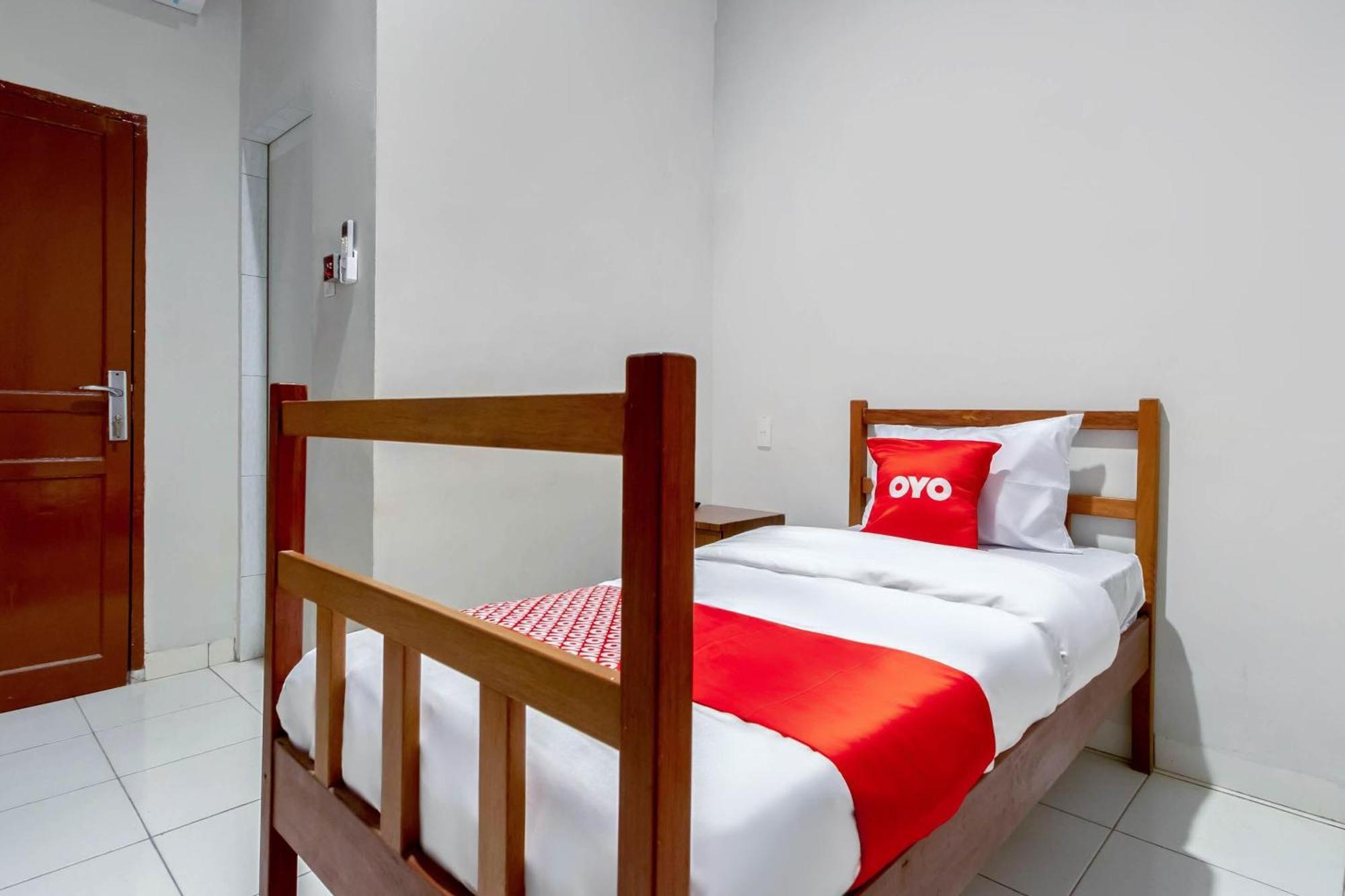 Super Oyo 2345 Homestay Jaya Медан Экстерьер фото