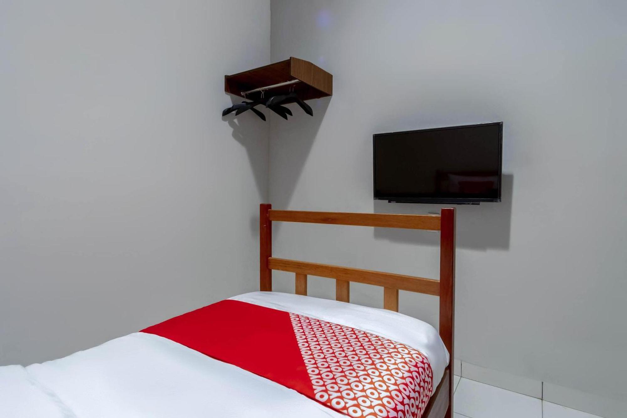 Super Oyo 2345 Homestay Jaya Медан Экстерьер фото